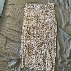 Yellow and grey floral skirt with slit.